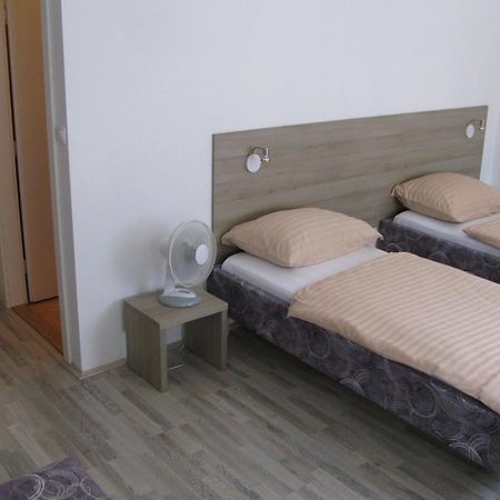 Guest House Villa Herbarium Slavonski Brod Habitación foto