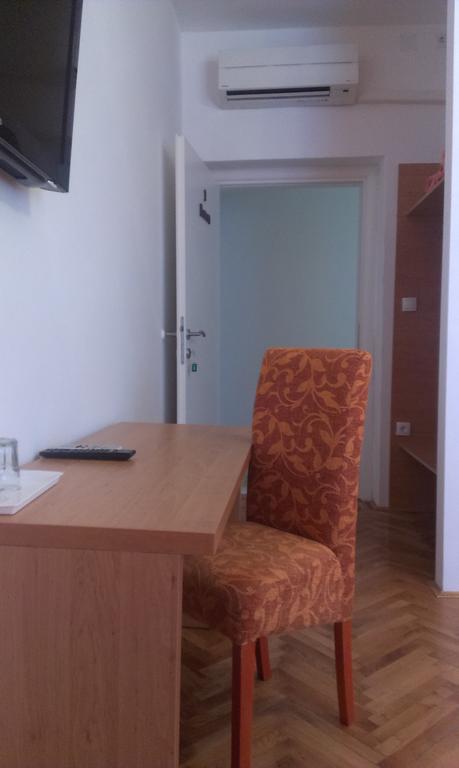 Guest House Villa Herbarium Slavonski Brod Habitación foto