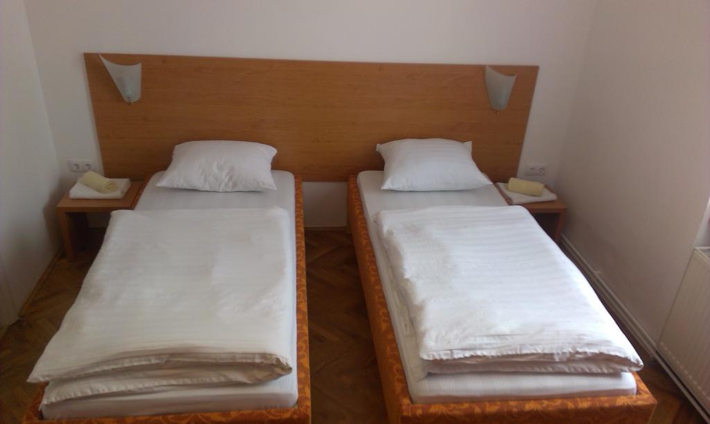 Guest House Villa Herbarium Slavonski Brod Habitación foto
