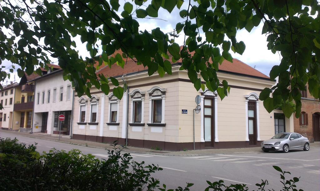 Guest House Villa Herbarium Slavonski Brod Habitación foto