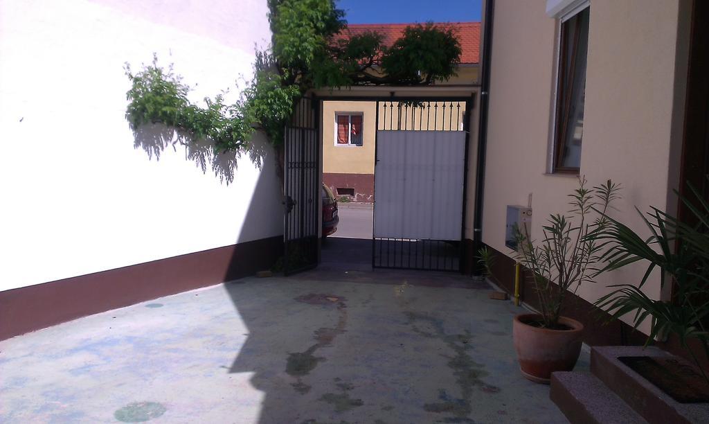 Guest House Villa Herbarium Slavonski Brod Exterior foto